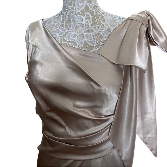 NWT Eliza J Rushed Sleeveless Satin Gown In Champagne Shoulder Bow wedding - Picture 5 of 9
